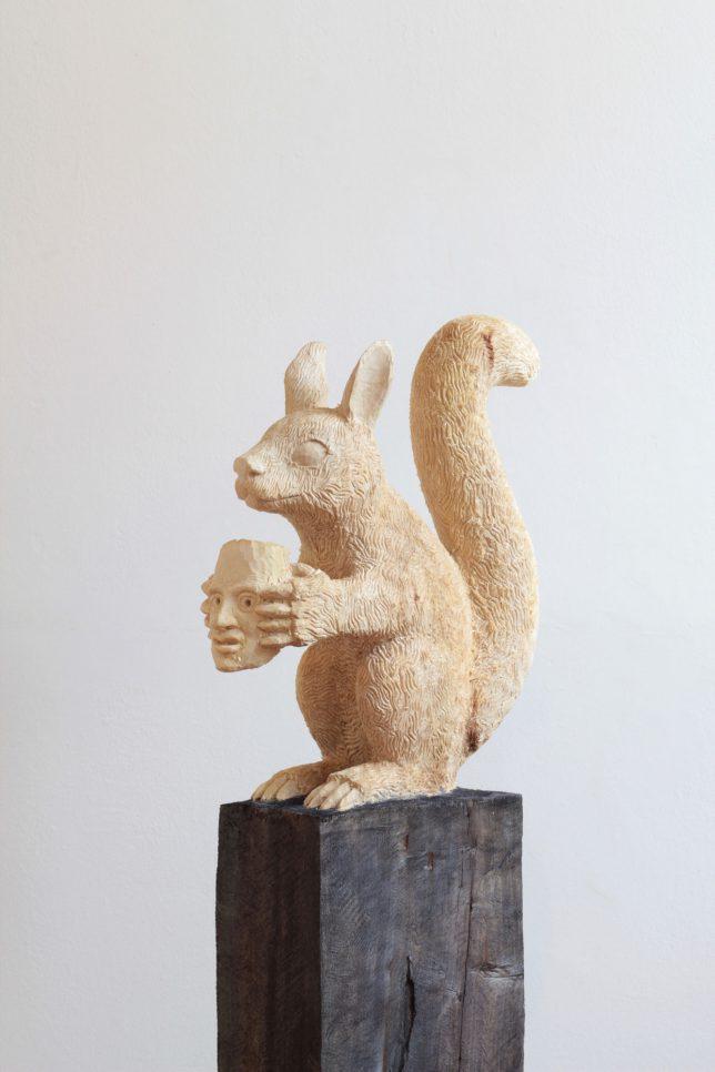 Jan Thomas, Squirrel Demon, 2019, Pappelholz, Beize, 146 cm