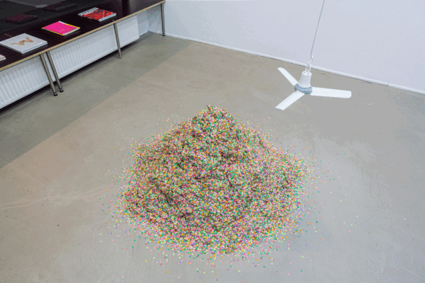 Gaby Peters, Sehnsucht, 2020, Confetti, Fan, variable Dimensions