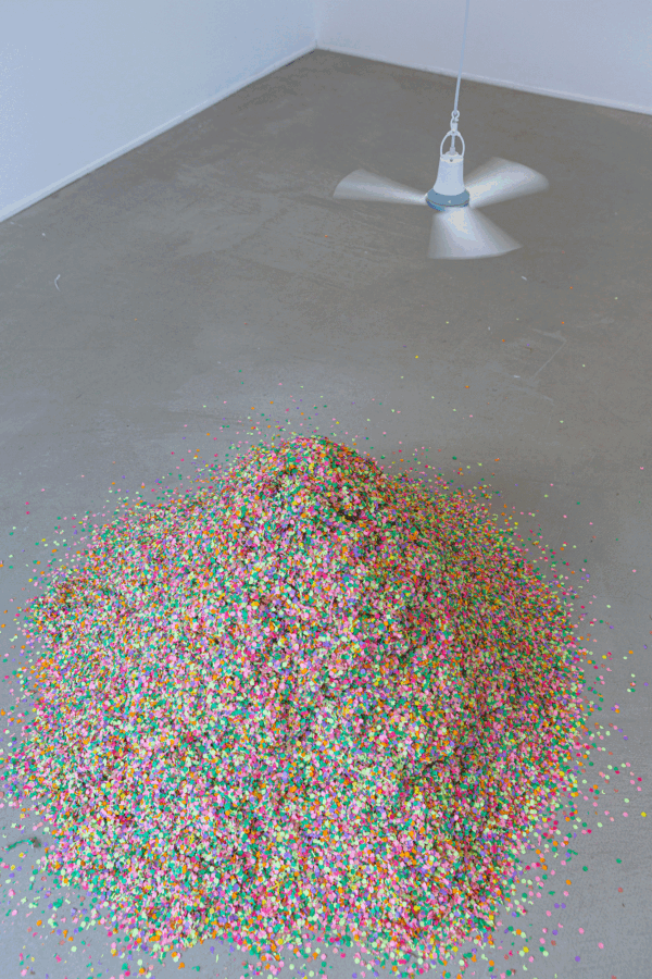 Gaby Peters, Sehnsucht, 2020, Confetti, Fan, variable Dimensions