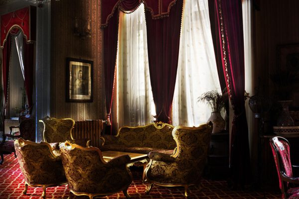 Anna Lehmann-Brauns, Hotel de Londres, Lobby, Istanbul, 2020, Pigmentdruck., Auflg. 6, 40 x 51 cm