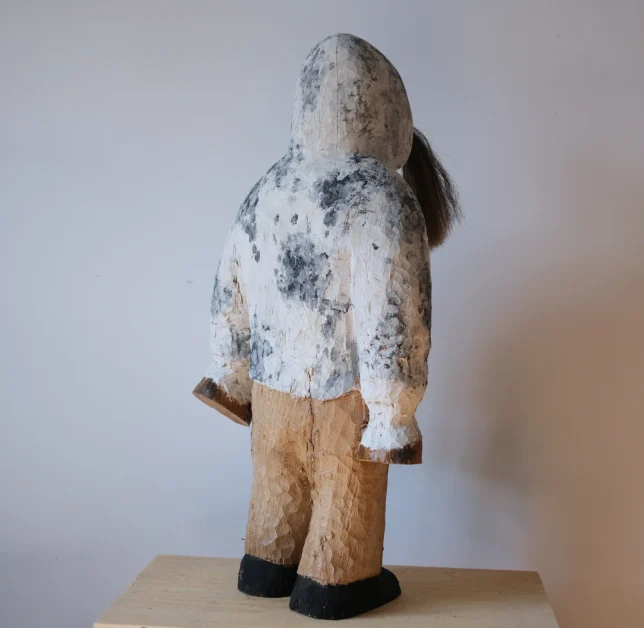 Peter Kröning, Es fühlte sich an wie die Wahrheit, 2025, Holz, Pferdehaar, Farbe, 80 x 45 x 35 cm